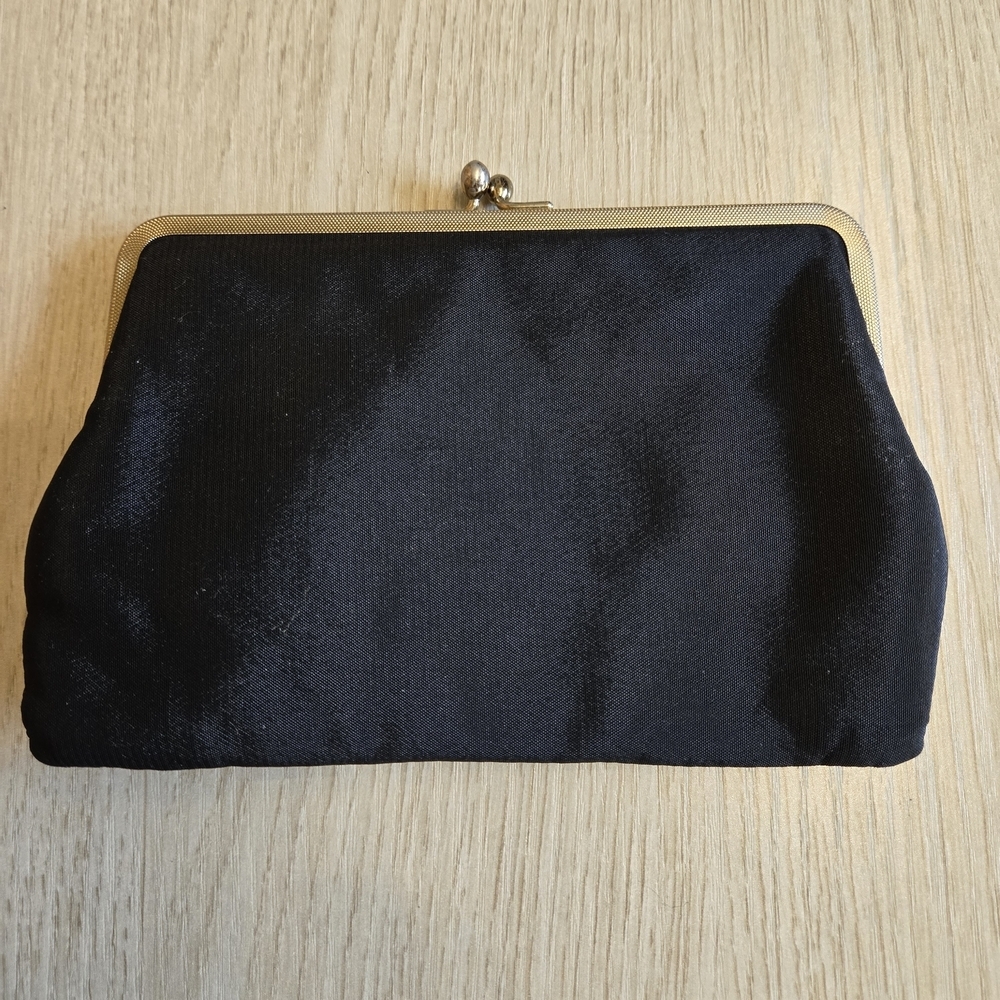 Vintage Black Floral Embroidered Clutch - Picture 2 of 5